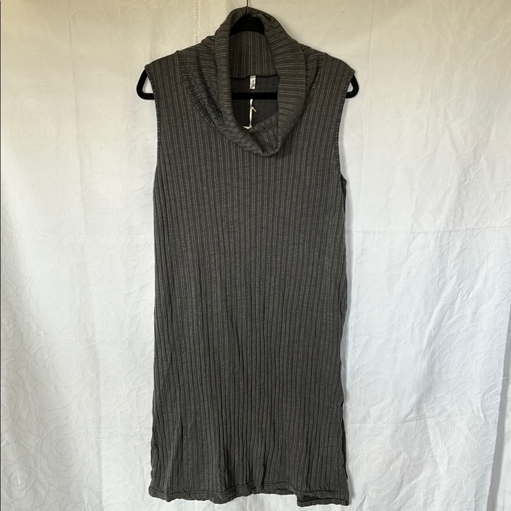 NWT VIGORELLA gray rib skivvy neck tunic split sides. Merino wool blend Size S/M